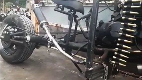 Đà Nẵng: Mô tô tự chế độ thêm súng đại liên, băng đạn