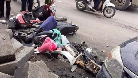 Ô tô húc hàng loạt xe máy, 3 người tử vong