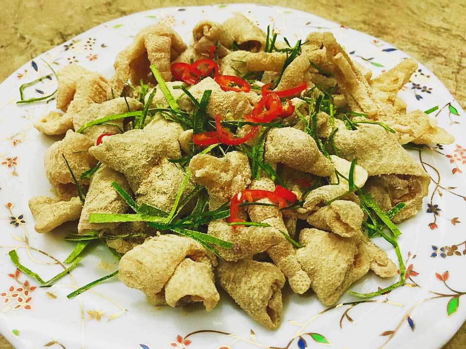Cách làm chân gà trộn thính giòn ngon, lạ miệng đãi cả nhà