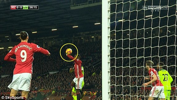 Pogba mắc sai lầm ngớ ngẩn, 