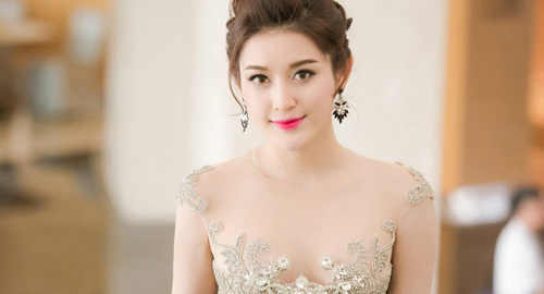 Huyền My chạy sô mệt nghỉ cuối năm