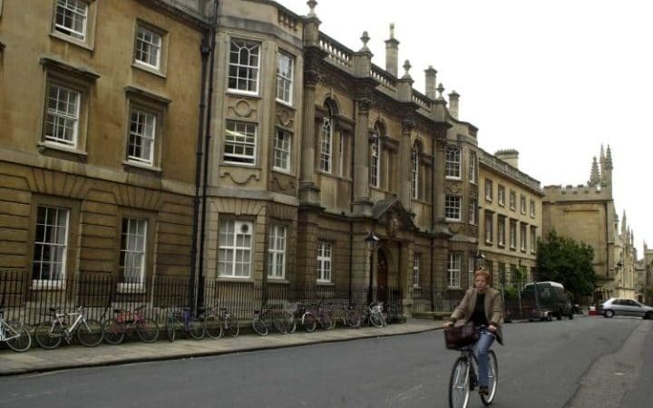 ĐH Oxford xin lỗi vì làm lộ thông tin ứng viên trượt