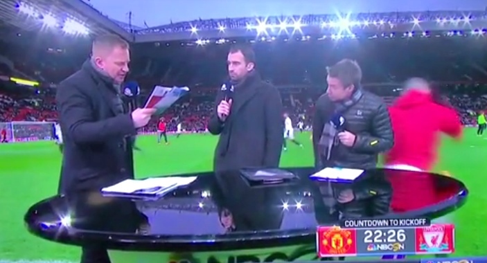 Rooney cứu phóng viên ngay trước trận tiếp Liverpool