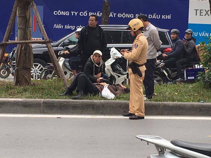 Xe buýt gây tai nạn với người đi bộ ở Hà Nội