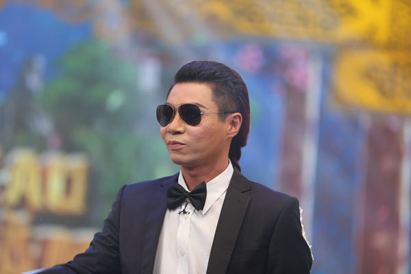 Hình ảnh 'giới tính linh hoạt' của Công Lý trong Táo quân