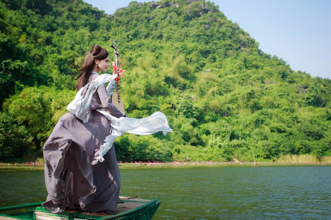 Sao mai Phương Thảo tung MV đẹp như tranh tại Ninh Bình