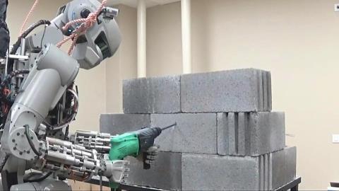 Cảnh báo robot cướp việc làm, 'đòi' nhân quyền