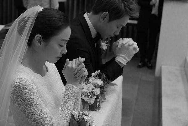 Kim Tae Hee - Bi Rain giàu có chỉ chi 1.100 USD cho lễ cưới