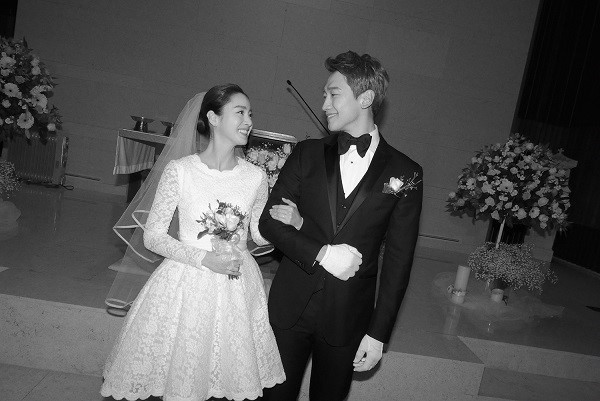 Kim Tae Hee - Bi Rain giàu có chỉ chi 1.100 USD cho lễ cưới