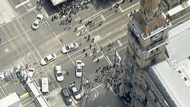Ôtô đâm vào đám đông ở Melbourne, hơn 20 người thương vong