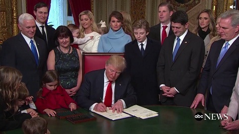 Ba văn bản Trump ký ngay sau nhậm chức