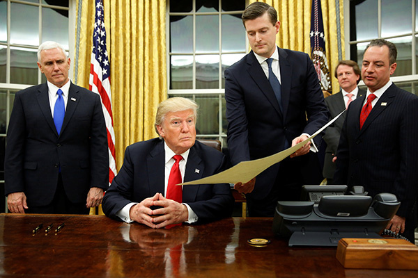 Trump lập tức ký sắc lệnh về Obamacare