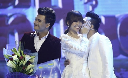 Đồng nghiệp 'mệt mỏi' vì vợ chồng Trấn Thành - Hari Won quá bạo