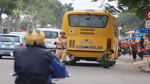 Xe buýt gây tai nạn, một người tử vong