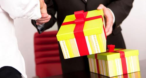 Khéo mua quà hay, không tốn kém mà sếp nào cũng thích