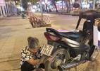 Người đàn bà 30 năm vá xe ở lề đường Sài Gòn