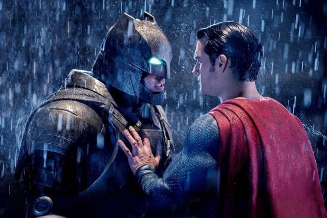 Bom tấn 'Batman v Superman' hứng 8 đề cử Mâm xôi vàng