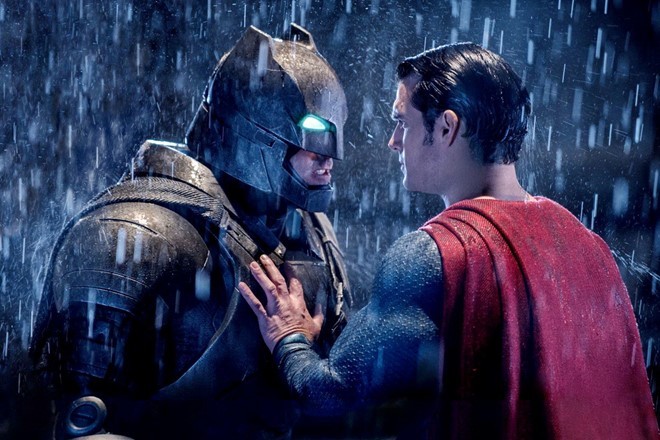 Bom tấn ‘Batman v Superman’ hứng 8 đề cử Mâm xôi vàng