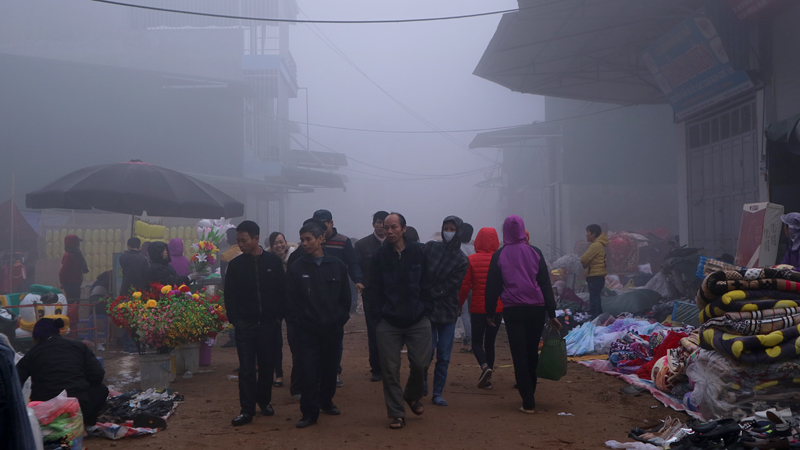 Lạ lùng phiên chợ cuối năm ở Thủ đô chỉ dành cho quý ông