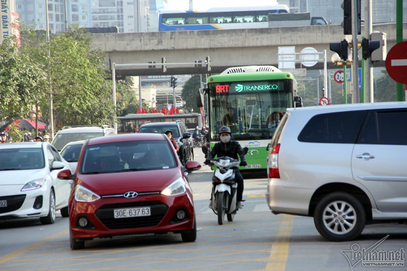 Thủ tướng: Xử nghiêm hành vi cản trở buýt nhanh