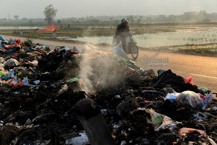 RÁC TRÀN TỈNH LỘ