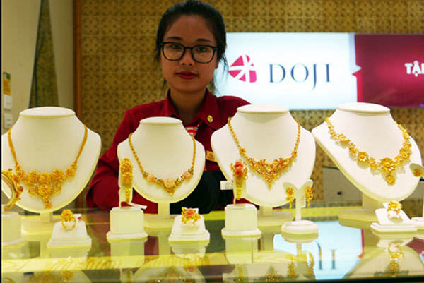 Giá vàng hôm nay 27/1: Lao dốc vì kỷ lục 120 năm