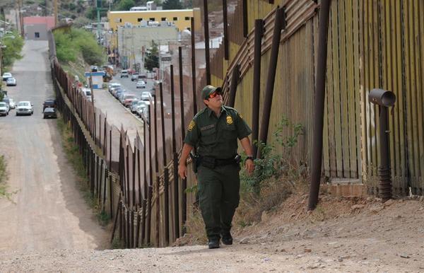 Trump dọa hủy gặp Tổng thống Mexico