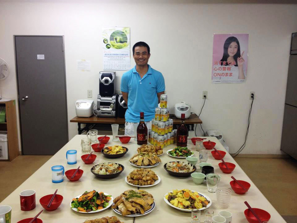 Mâm cơm 'rộn tiếng cười, rơi nước mắt' của người Việt ở Nhật