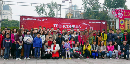 Techcombus đưa 1.400 nhân viên và người thân về quê đón Tết