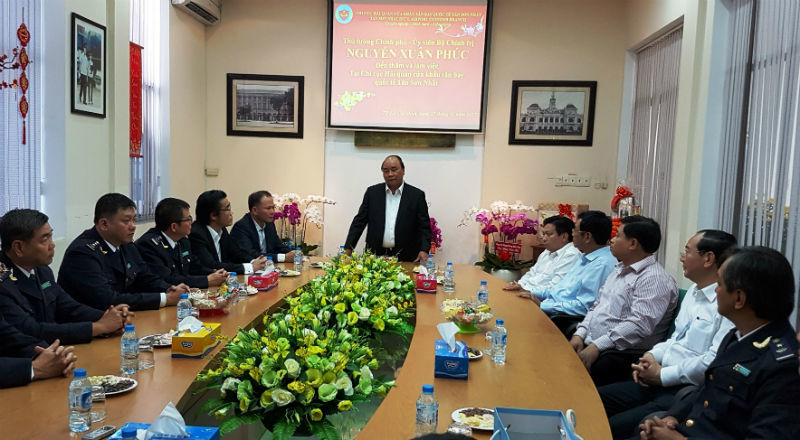 Chiều 30 Tết, Thủ tướng thăm Chi cục Hải quan Tân Sơn Nhất