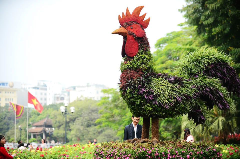 Hà Nội lần đầu có 12 con giáp khổng lồ bằng hoa lập thể