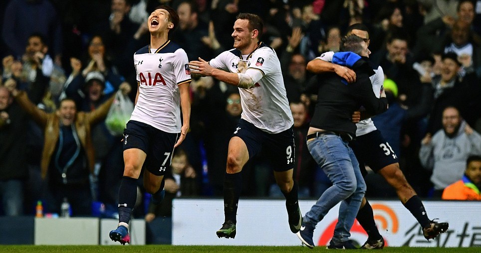 Tottenham ngược dòng thắng siêu kịch tính