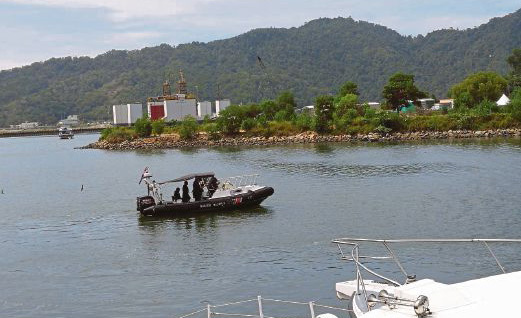 Tàu chở du khách Trung Quốc mất tích ở Malaysia