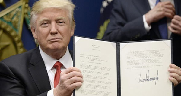 Trump ra sức biện hộ sắc lệnh cấm nhập cảnh