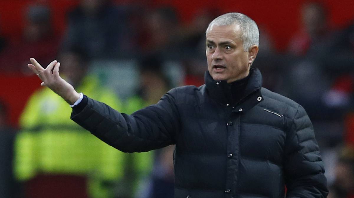 Mourinho từ chối Trung Quốc, Sanchez thay Griezmann