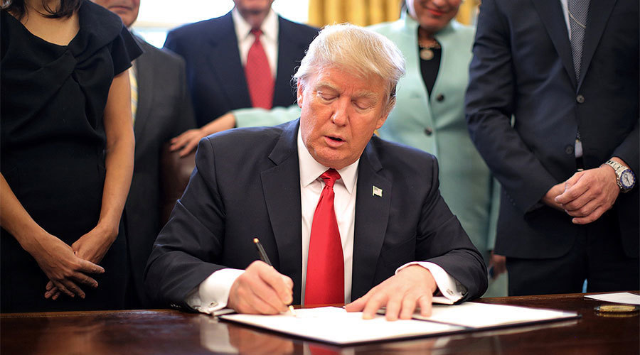 Lệnh cấm nhập cư của Trump bị kiện vì ‘vi hiến’