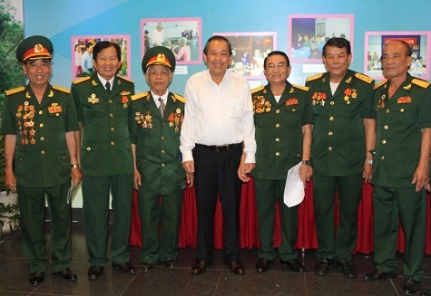Phó Thủ tướng Thường trực gặp cựu chiến sĩ cách mạng bị địch bắt tù đày