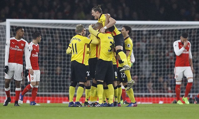 Quật ngã Arsenal, Watford gây địa chấn