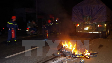 Va chạm với xe đầu kéo, 3 anh em ruột tử vong