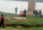 Ô tô đâm xe máy, 2 người văng xuống bãi sông tử vong