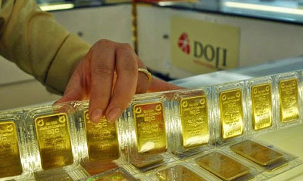 Giá vàng hôm nay 2/2: Tăng dựng đứng 1 triệu/lượng