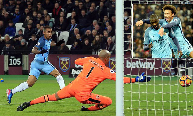 Những pha bóng ấn tượng vòng Premier League đêm 1/2
