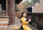 Phùng Bảo Ngọc Vân hóa 'nàng xuân' với áo dài họa tiết