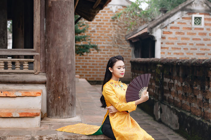 Phùng Bảo Ngọc Vân hóa 'nàng xuân' với áo dài họa tiết