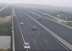 Triệu tập 3 lái xe đi lùi trên cao tốc Hà Nội - Hải Phòng
