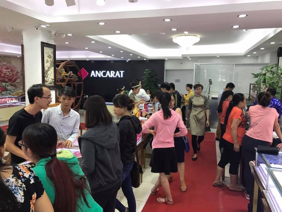 Mua vàng ngày Thần Tài: Khách sợ xếp hàng, nhân viên online tê tay