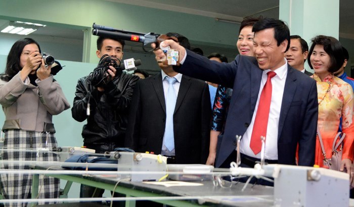 Phát đạn khai xuân của Bộ trưởng Thiện