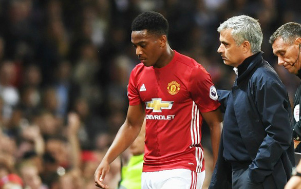 Mourinho thất hứa, Martial mưu đồ nổi loạn