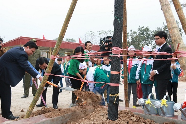 Mỗi trường ở Hà Nội sẽ trồng thêm ít nhất 5 cây xanh trong năm mới