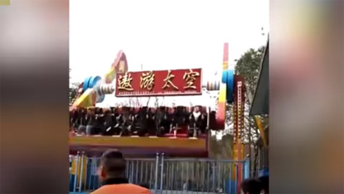 10 clip 'nóng': Cô gái bay khỏi đu quay công viên ngày đầu năm